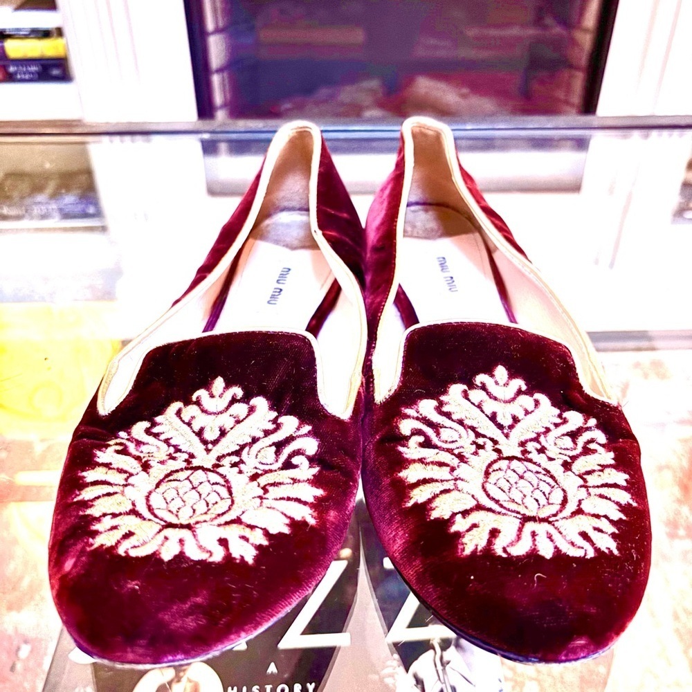 Miu Miu x Prada 👑✨ Vintage Burgundy Velvet Crest Smoking Slippers - Picture 2 of 9